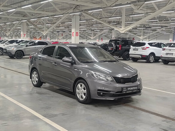 2016 Kia Rio III Рестайлинг, серый, 870000 рублей - вид 2