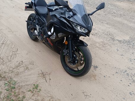 2024 Kawasaki Ninja 650, чёрный, 623547 рублей, вид 1