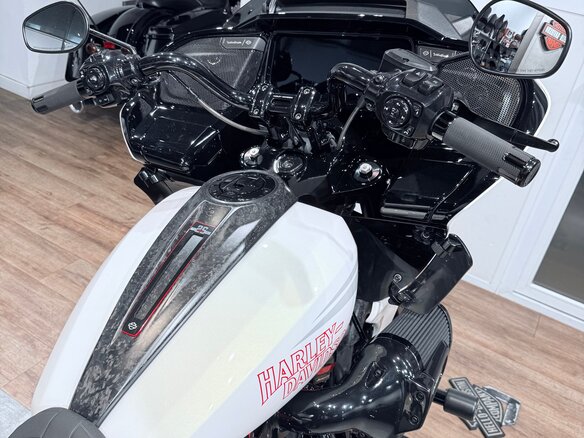 2024 Harley-Davidson CVO Road Glide ST, белый, 4799000 рублей - вид 25