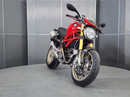 2008 Ducati Monster 1100, красный, 429000 рублей, вид 3