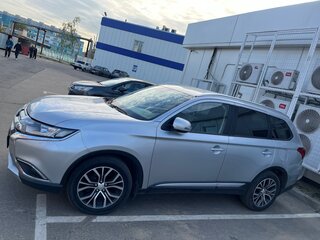 2017 Mitsubishi Outlander III Рестайлинг 2, серебристый, 2050000 рублей, вид 4