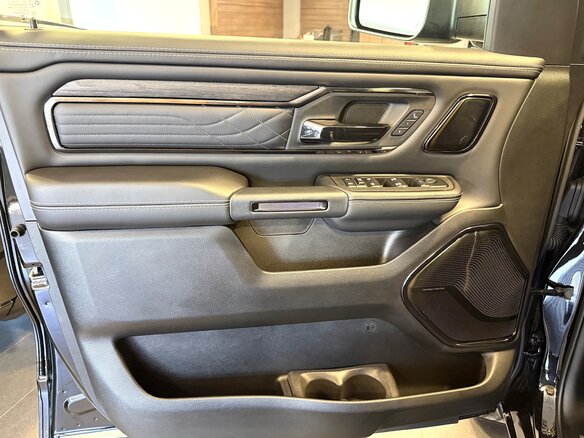 2026 Ram 1500 Crew Cab eTorque V Рестайлинг, чёрный, 11290000 рублей - вид 7