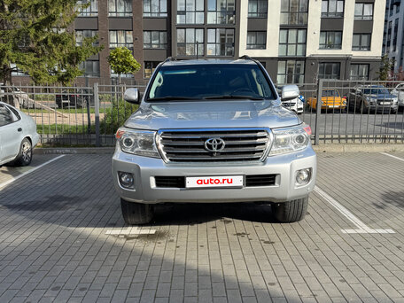 2014 Toyota Land Cruiser 200 Series Рестайлинг 1, серебристый, 5000000 рублей, вид 2