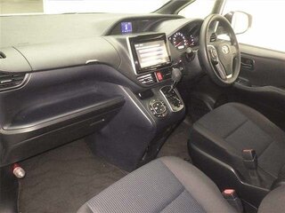 2014 Toyota Voxy III (R80), серебристый, 1524000 рублей, вид 4