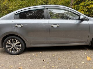 2020 Kia Rio IV Рестайлинг, серый, 1600000 рублей, вид 5