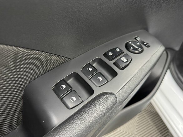 2022 Hyundai Solaris II Рестайлинг, белый, 1540000 рублей - вид 16