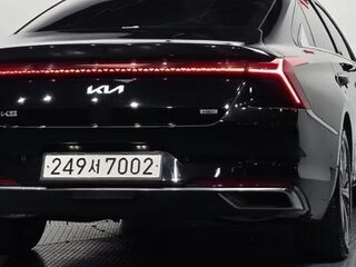 2023 Kia Carnival IV Рестайлинг, чёрный, 4034461 рублей, вид 4