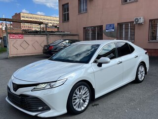 2020 Toyota Camry VIII (XV70), белый, 2300000 рублей, вид 2