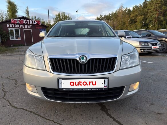 2012 Skoda Octavia II (A5) Рестайлинг, серебристый, 808000 рублей - вид 1