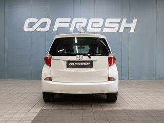 2011 Toyota Ractis II, белый, 980000 рублей, вид 4