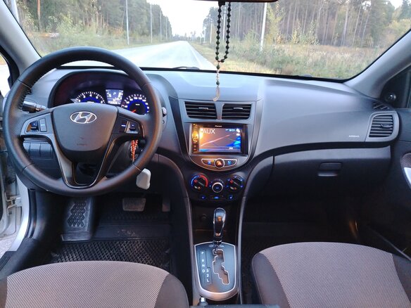 2013 Hyundai Solaris I, серебристый, 750000 рублей - вид 7