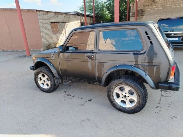 2000 Lada (ВАЗ) 2121 (4x4) I Рестайлинг, чёрный - вид 4