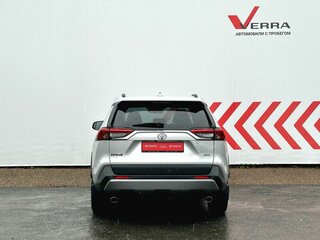 2021 Toyota RAV4 V (XA50), серебристый, 3315000 рублей, вид 5