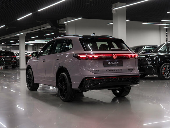 2026 Volkswagen Tiguan L Pro III (China Market), серый, 5000000 рублей - вид 3