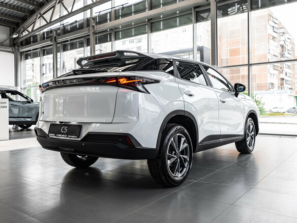 2026 Omoda C5 II, белый - вид 9