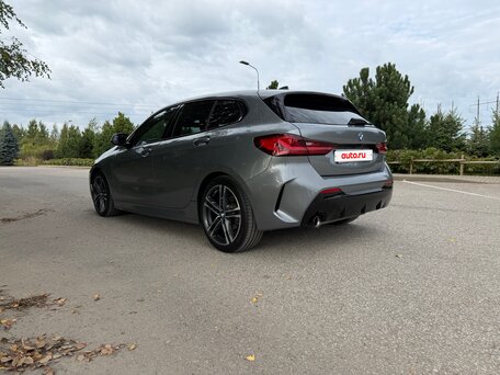 2022 BMW 1 серии 118i III (F40), серый, 2580000 рублей, вид 3