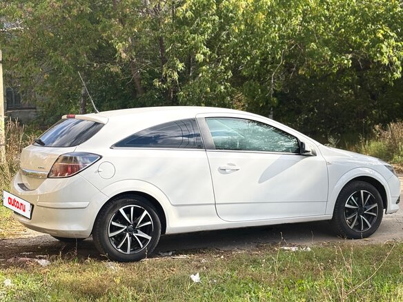 2008 Opel Astra GTC H Рестайлинг, белый, 475000 рублей - вид 2