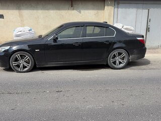 2008 BMW 5 серии 525i V (E60/E61) Рестайлинг, чёрный, 1150000 рублей, вид 4