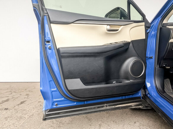 2020 Lexus NX 200 I Рестайлинг, голубой, 3950000 рублей - вид 18