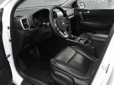 2019 Kia Sportage IV Рестайлинг, белый, 2530000 рублей, вид 5