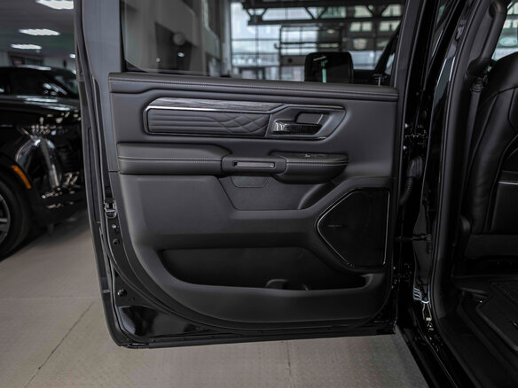 2026 Ram 1500 Crew Cab eTorque V Рестайлинг, чёрный, 12090317 рублей - вид 16