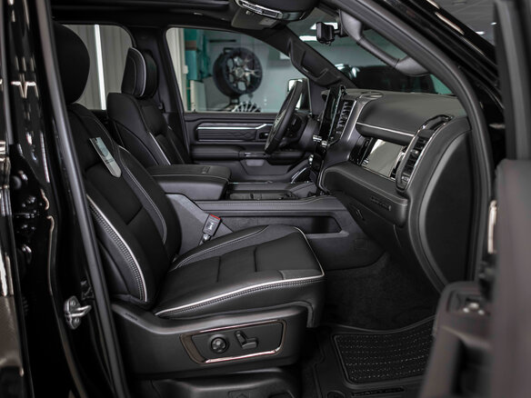 2026 Ram 1500 Crew Cab eTorque V Рестайлинг, чёрный, 12090317 рублей - вид 24
