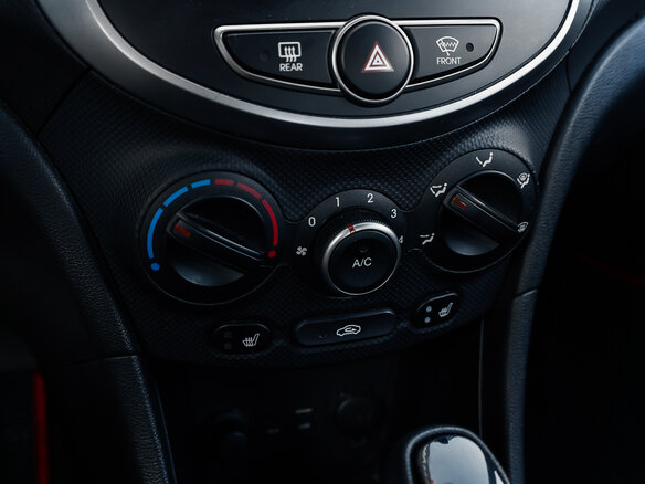 2016 Hyundai Solaris I Рестайлинг, красный, 998000 рублей - вид 17