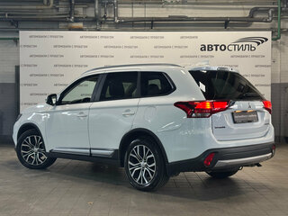 2017 Mitsubishi Outlander III Рестайлинг 2, белый, 1649000 рублей, вид 3