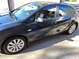 2011 Opel Astra J, чёрный, 749000 рублей, вид 4
