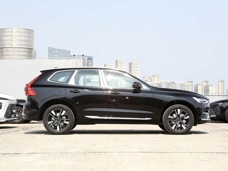 2025 Volvo XC60 II Рестайлинг 2, чёрный, 6105003 рублей, вид 5