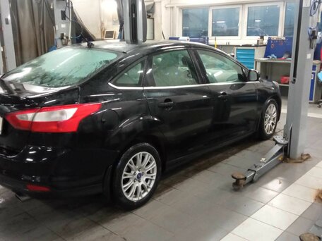 2013 Ford Focus III, чёрный, 699000 рублей, вид 3
