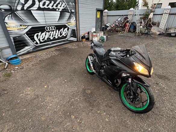 2013 Kawasaki Ninja 300, чёрный, 300000 рублей - вид 2