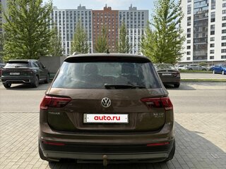 2017 Volkswagen Tiguan II, коричневый, 2500000 рублей, вид 5