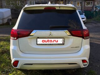 2022 Mitsubishi Outlander III Рестайлинг 3, белый, 2500000 рублей, вид 3