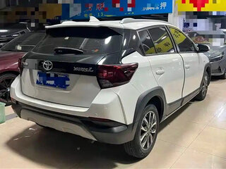 2022 Toyota Yaris L X XP150 Рестайлинг, белый, 875000 рублей, вид 2