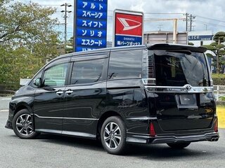 2020 Toyota Voxy III (R80) Рестайлинг, чёрный, 2200001 рублей, вид 5