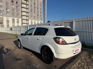 2011 Opel Astra H Рестайлинг, белый, 560000 рублей, вид 3