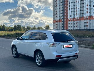 2014 Mitsubishi Outlander III Рестайлинг, белый, 1495000 рублей, вид 4