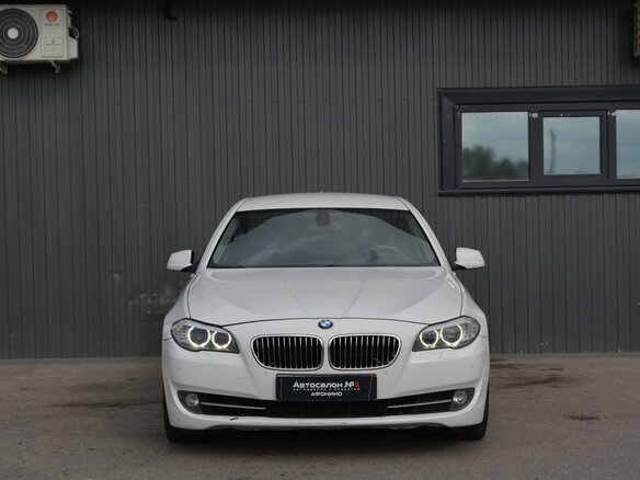2012 BMW 5 серии 528i xDrive VI (F10/F11/F07), белый - вид 1