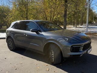 2019 Porsche Cayenne III, серый, 4950000 рублей, вид 3