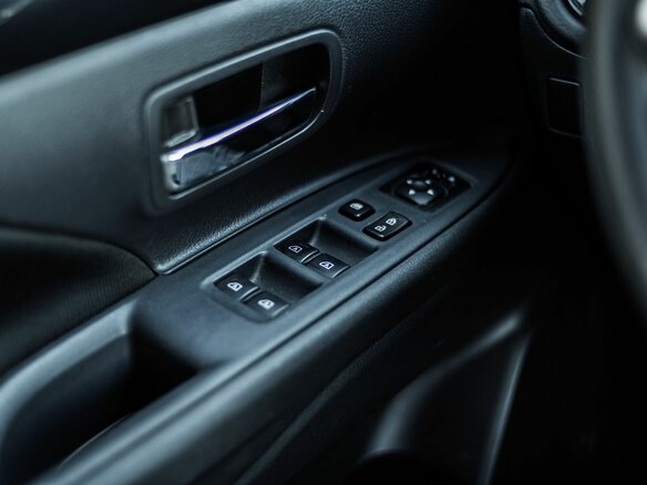 2022 Mitsubishi Outlander III Рестайлинг 3, белый, 2150000 рублей - вид 11