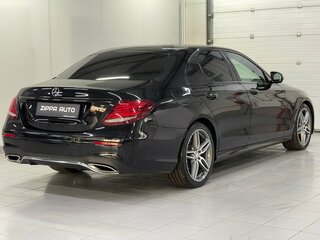 2016 Mercedes-Benz E-Класс 200 V (W213, S213, C238), чёрный, 2609000 рублей, вид 4