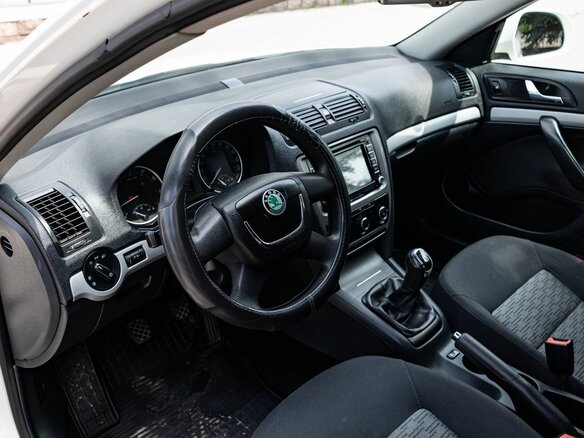 2012 Skoda Octavia II (A5) Рестайлинг, белый, 725000 рублей - вид 21