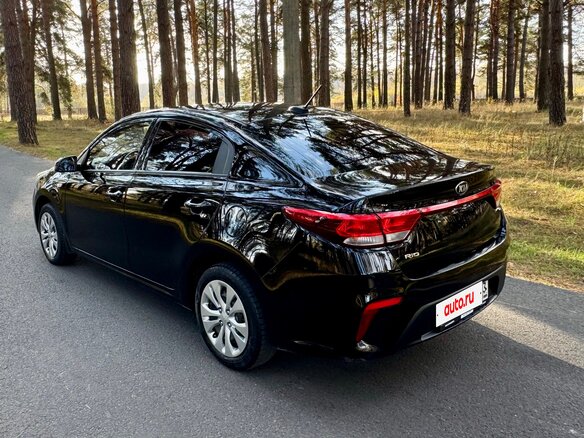 2019 Kia Rio IV, чёрный, 1060000 рублей - вид 4