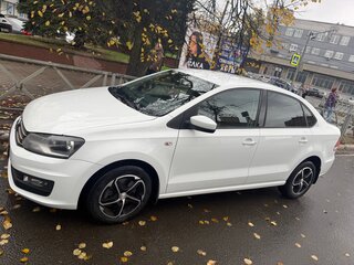 2017 Volkswagen Polo V Рестайлинг, белый, 1300000 рублей, вид 4