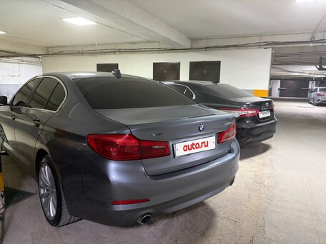 2018 BMW 5 серии 520d xDrive VII (G30/G31/G38), серый, 2750000 рублей, вид 4