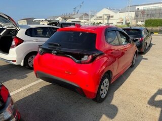 2021 Toyota Yaris IV, красный, 699776 рублей, вид 4