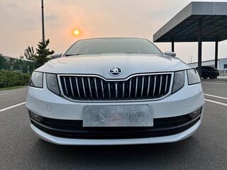 2022 Skoda Octavia III (A7) Рестайлинг, белый, 1250000 рублей, вид 2