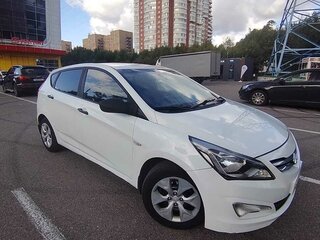2015 Hyundai Solaris I Рестайлинг, белый, 800000 рублей, вид 3
