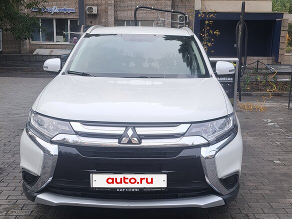 2018 Mitsubishi Outlander III Рестайлинг 2, белый, 2500000 рублей